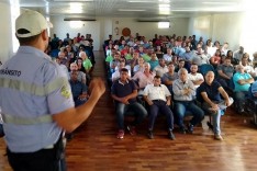 Segurança no trânsito – Prefeitura reúne motoristas escolares para palestra